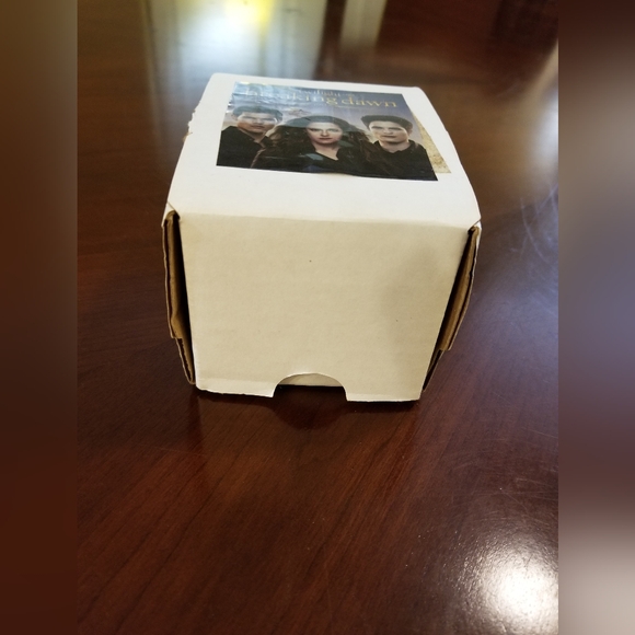 Twilight Breaking Dawn Part 1 Trading Cards - Picture 5 of 14